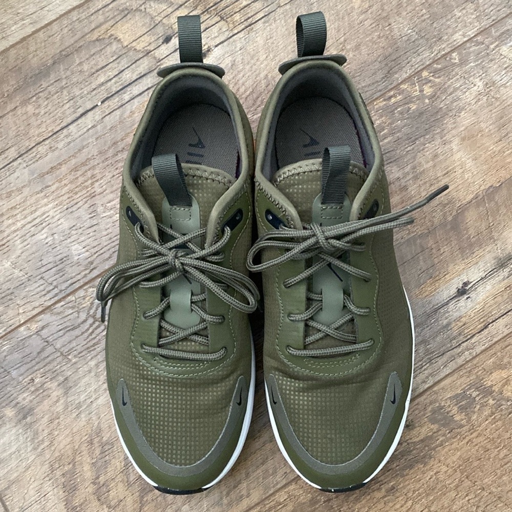Nike Air Max Dia Green Women’s Size 6
